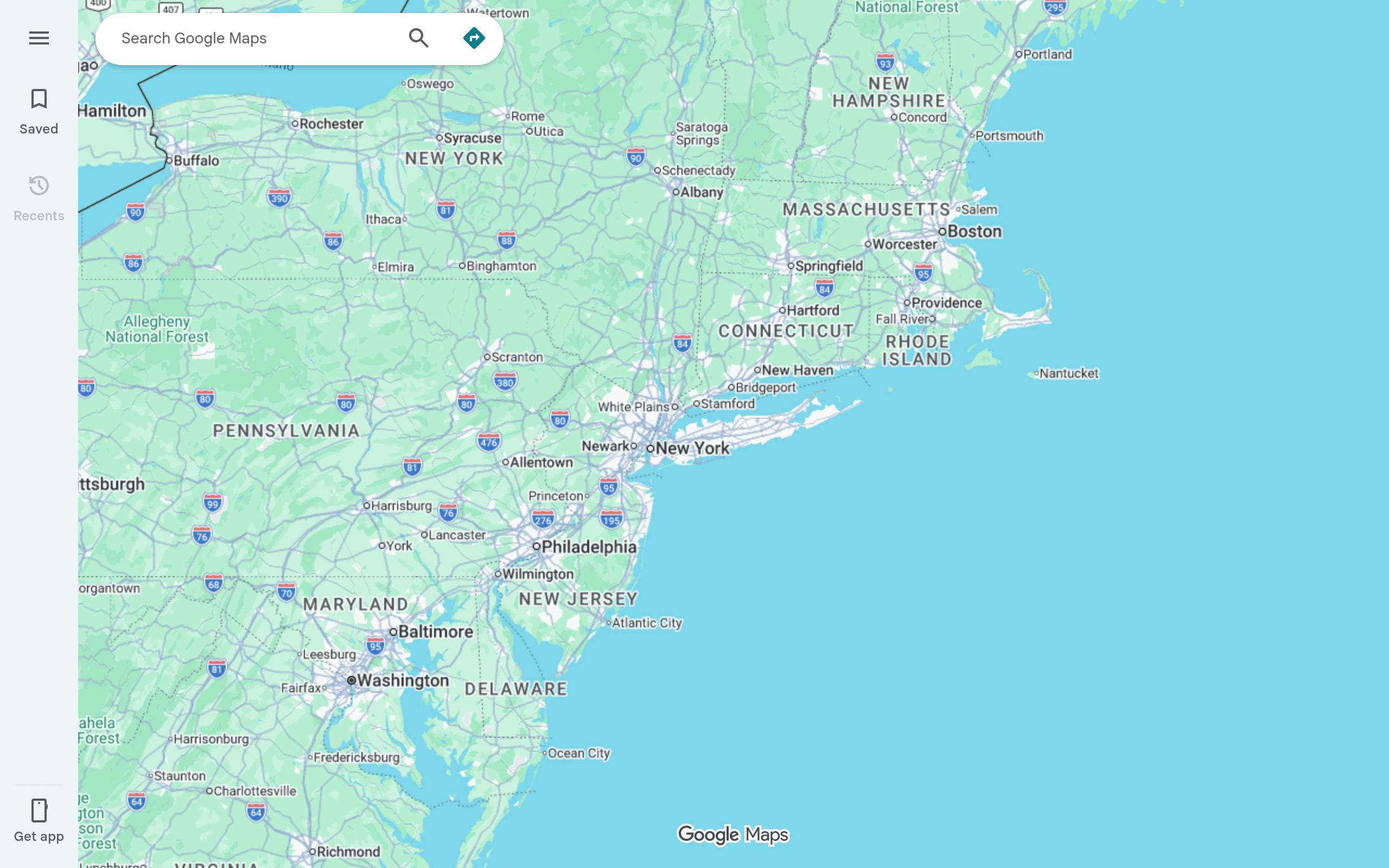 Smartphone affichant Google Maps avec le pack local et les épingles d'entreprises locales